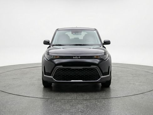 Used 2025 Kia Soul LX w/ LX Technology Package FWD image 2