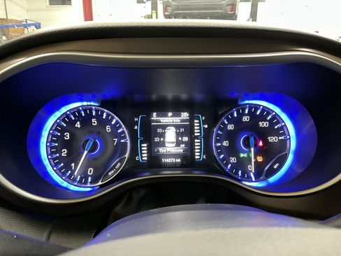 Used 2018 Chrysler Pacifica Touring Plus image 17