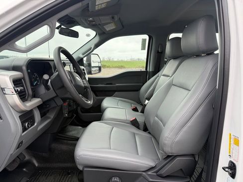 New 2026 Ford F250 XL w/ XL Chrome Package image 5