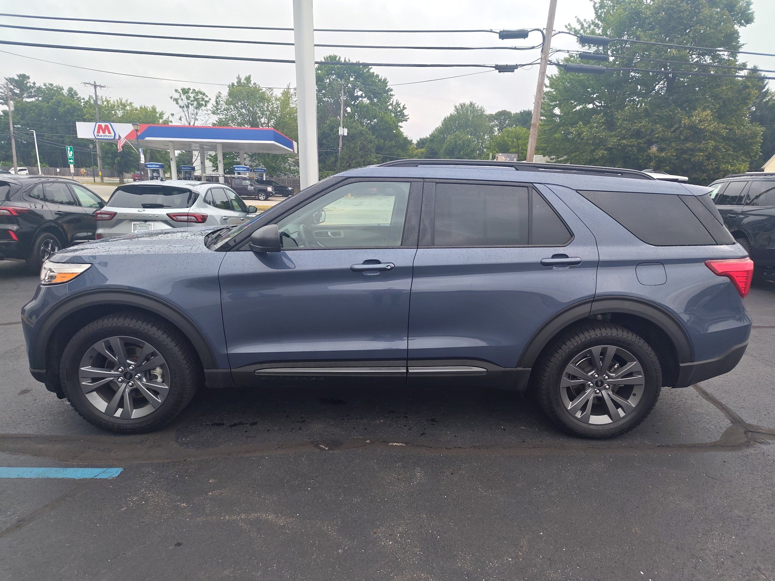 Used 2021 Ford Explorer XLT w/ Equipment Group 202A AWD/4WD image 1
