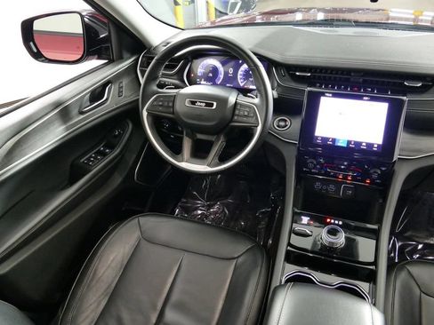 Used 2022 Jeep Grand Cherokee L Limited AWD/4WD image 9