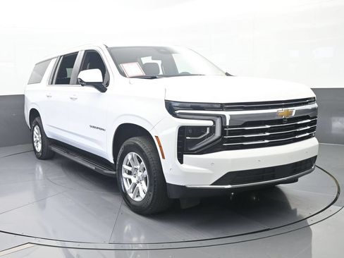 Used 2025 Chevrolet Suburban LT RWD image 9
