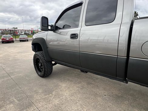 Used 2007 Chevrolet Silverado 2500 LT w/ Heavy-Duty Power Package image 47