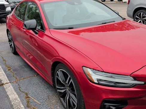 Used 2019 Volvo S60 T6 R-Design image 2