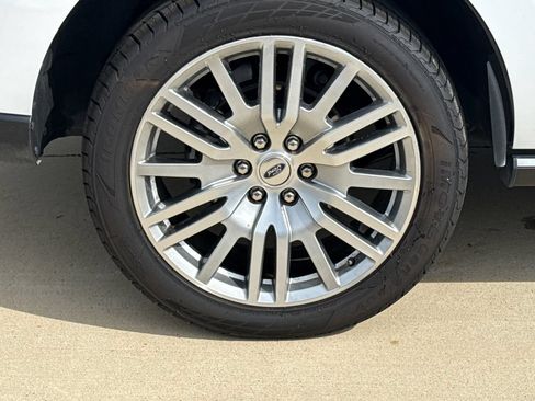 Used 2024 Ford Expedition Limited RWD image 9