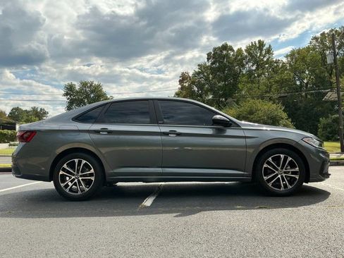 Used 2025 Volkswagen Jetta Sport image 4
