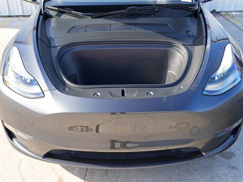Used 2024 Tesla Model Y Performance image 8
