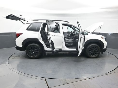 Used 2023 Honda Passport TrailSport image 49
