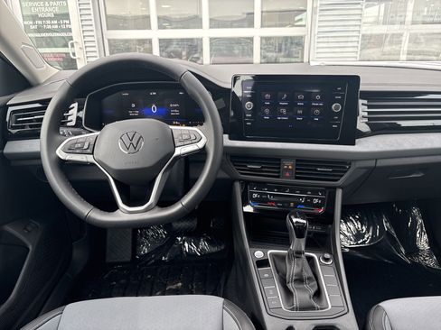 New 2025 Volkswagen Jetta SE image 18