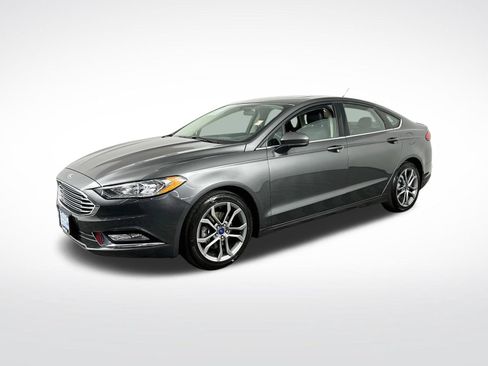 Used 2017 Ford Fusion SE w/ Equipment Group 201A FWD image 4