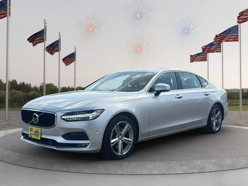Used 2018 Volvo S90 T5 Momentum w/ Convenience Package FWD image 3