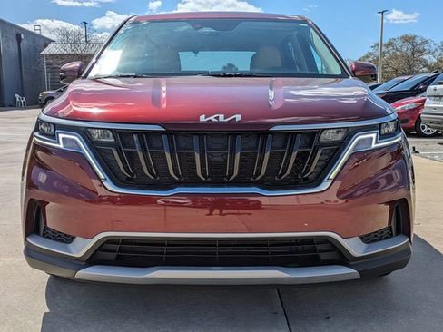 Used 2022 Kia Carnival LX image 3