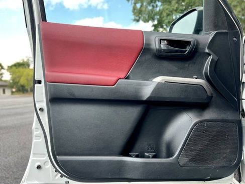 Used 2018 Toyota Tacoma SR5 image 8