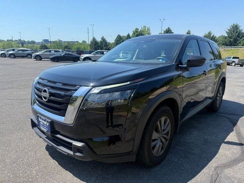 Used 2023 Nissan Pathfinder S AWD/4WD image 3
