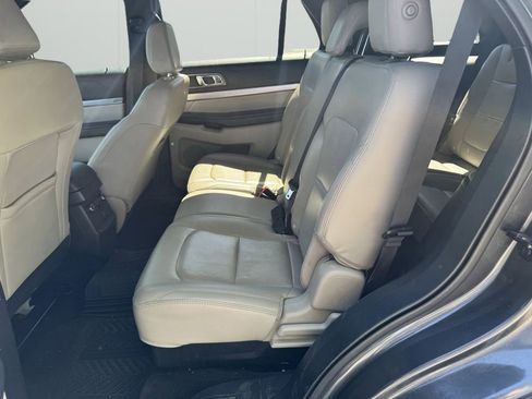 Used 2018 Ford Explorer XLT w/ Equipment Group 202A AWD/4WD image 19