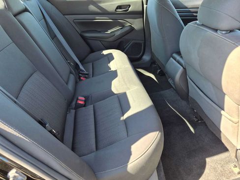 Used 2025 Nissan Altima 2.5 SV FWD image 19