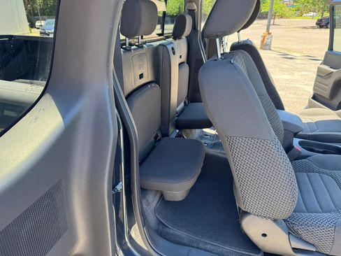 Used 2018 Nissan Frontier SV AWD/4WD image 13