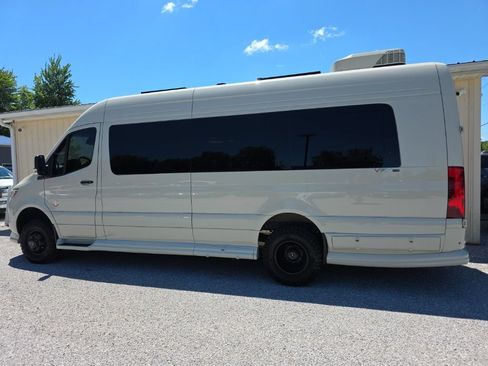 Used 2024 Mercedes-Benz Sprinter 3500 image 8