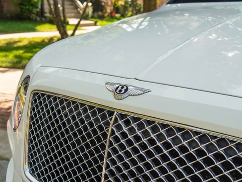 Used 2019 Bentley Bentayga image 94