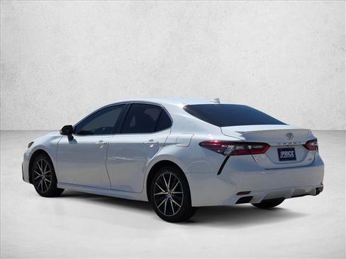 Used 2023 Toyota Camry SE FWD image 7