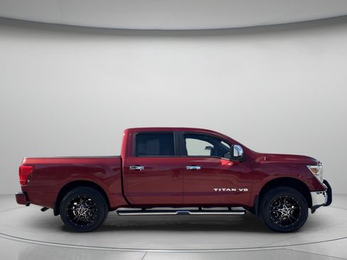 Used 2019 Nissan Titan SV w/ SV Convenience Package image 2