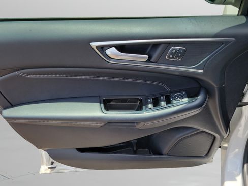 Used 2018 Ford Edge Titanium FWD image 23