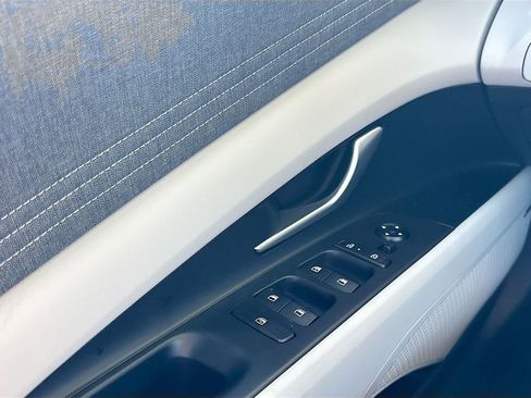 New 2026 Hyundai Elantra Limited image 18