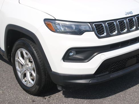 Used 2024 Jeep Compass Latitude AWD/4WD image 9