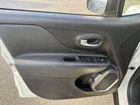 Used 2022 Jeep Renegade Latitude image 14