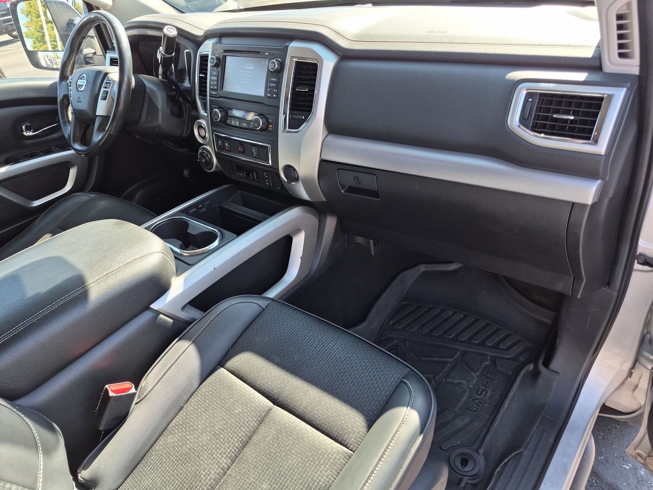 Used 2017 Nissan Titan PRO-4X AWD/4WD image 34
