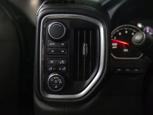 Used 2019 Chevrolet Silverado 1500 High Country w/ Technology Package AWD/4WD image 32