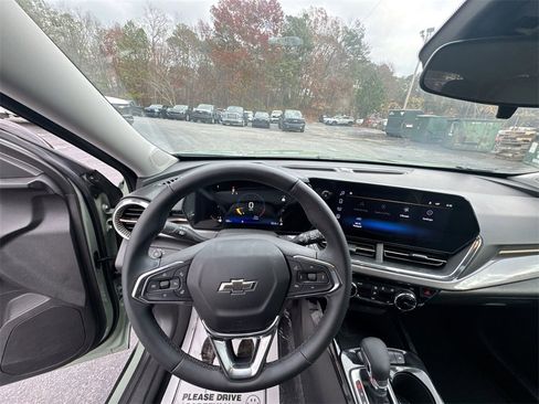 Used 2025 Chevrolet Trax ACTIV w/ Driver Confidence Package image 16