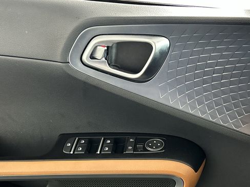 Used 2025 Kia Soul EX image 18