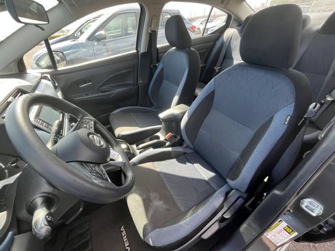Used 2025 Nissan Versa SV FWD image 33