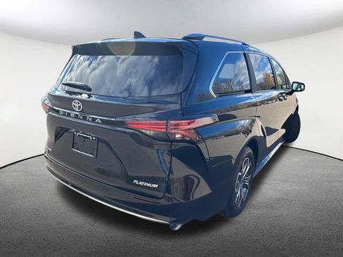 Used 2025 Toyota Sienna Platinum image 13
