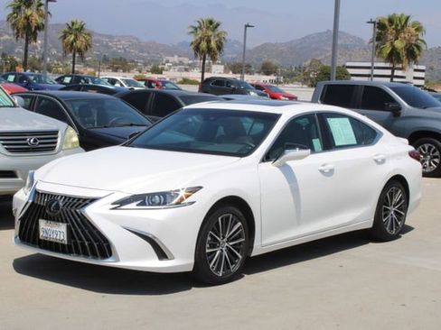Certified 2024 Lexus ES 300h w/ Premium Package FWD image 3