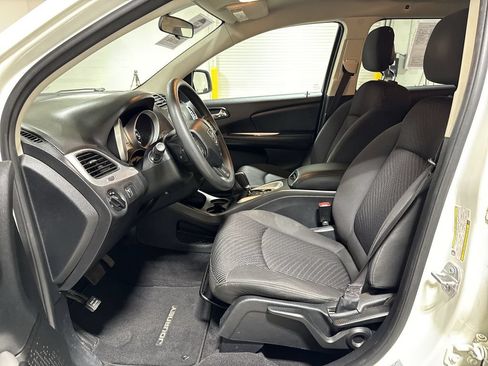 Used 2017 Dodge Journey SE w/ Flexible Seating Group FWD image 18
