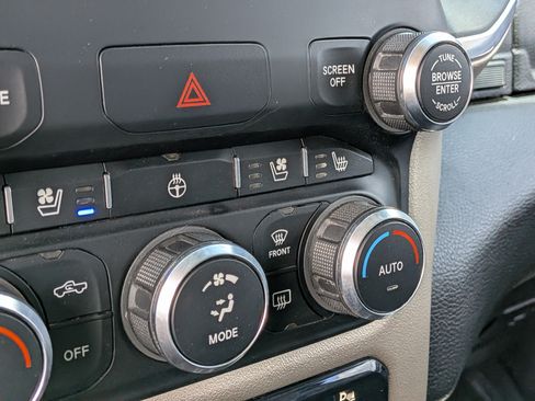 Used 2019 RAM 1500 Laramie w/ Off Road Group AWD/4WD image 31