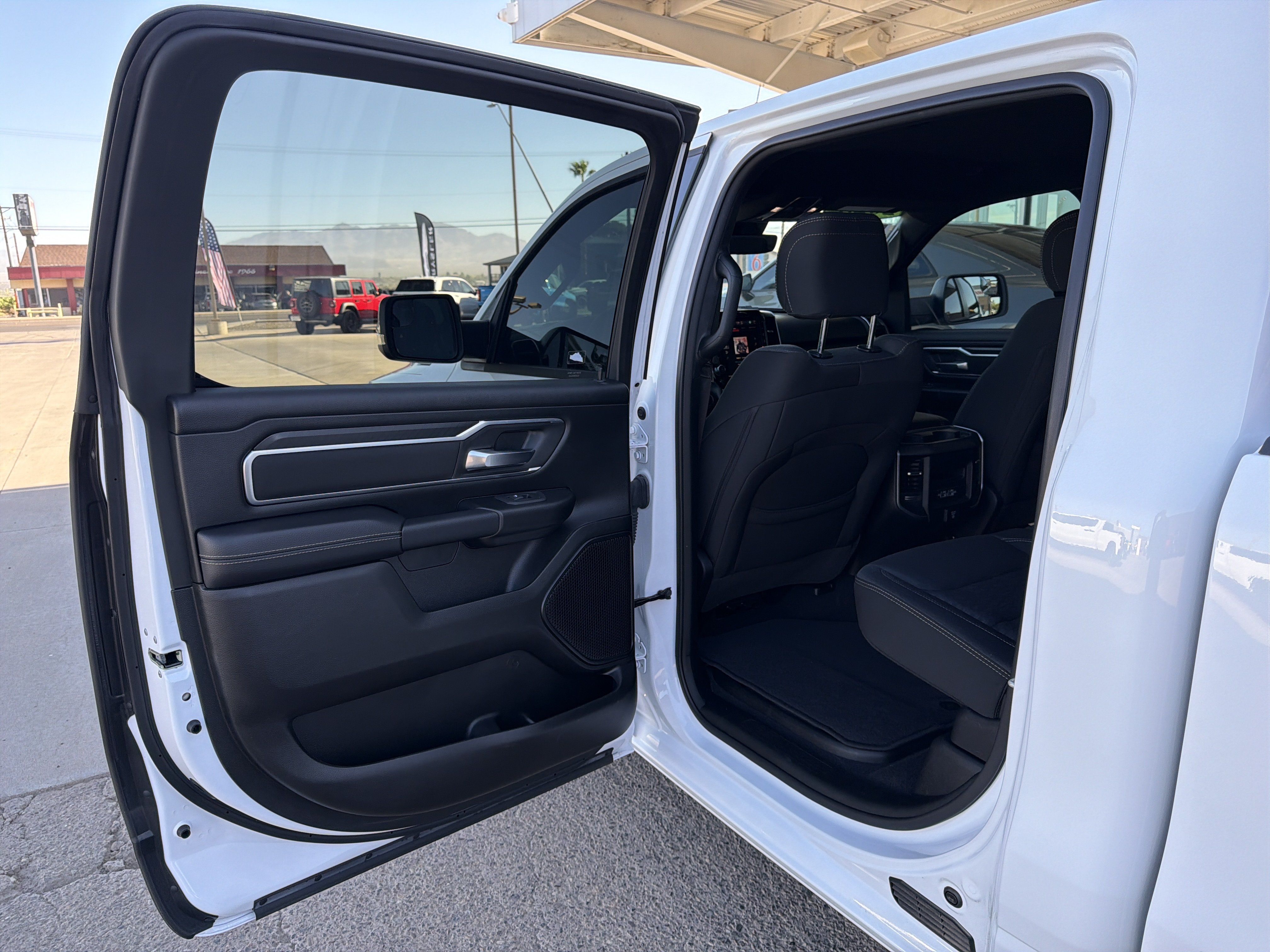 Used 2025 RAM 1500 Big Horn AWD/4WD image 7