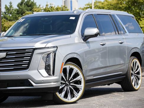 Used 2025 Cadillac Escalade ESV Premium Luxury Platinum AWD/4WD image 21