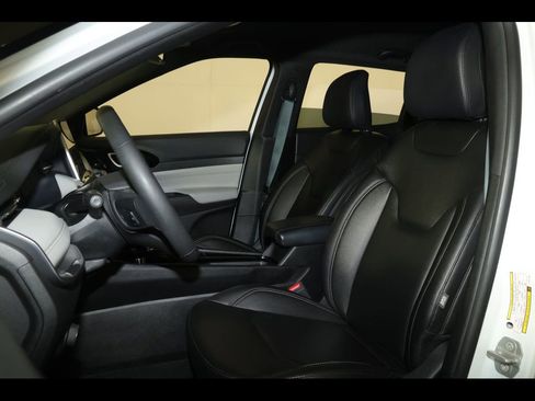 Used 2025 Jeep Compass Limited AWD/4WD image 23