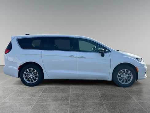 New 2026 Chrysler Pacifica Select AWD/4WD image 6