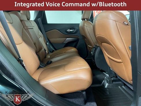 Used 2019 Jeep Cherokee Overland image 23