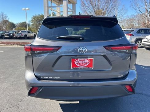 Used 2024 Toyota Highlander XLE image 6