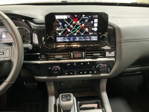 Used 2025 Nissan Pathfinder SL w/ Black Appearance Package image 8