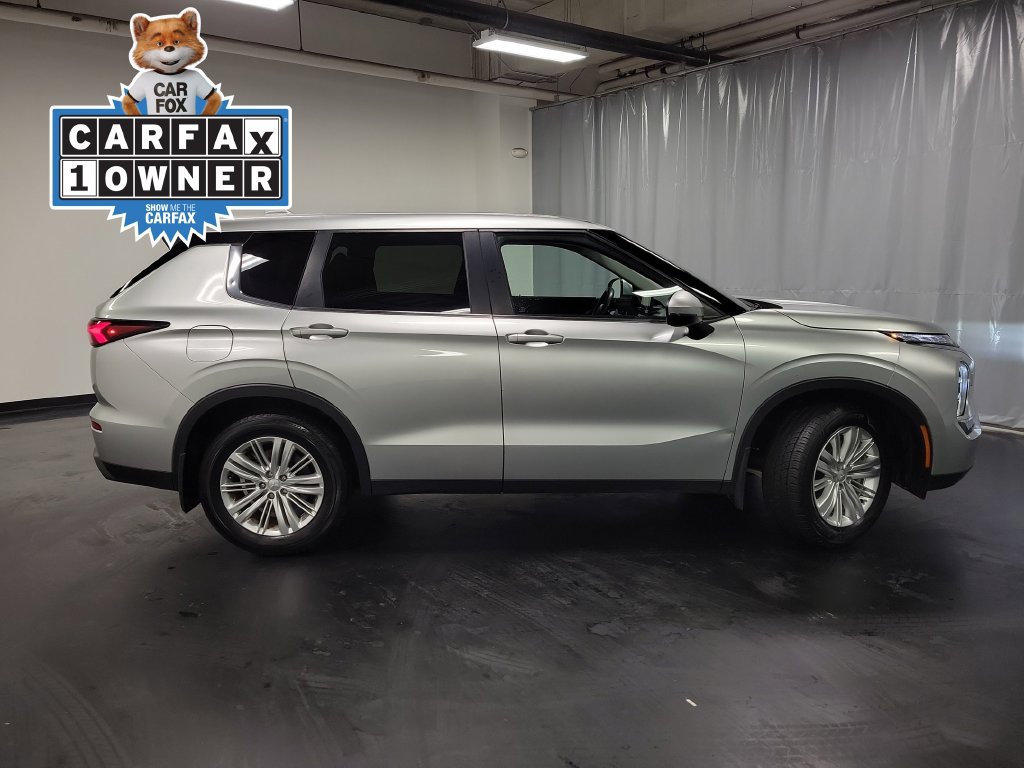 Used 2023 Mitsubishi Outlander ES AWD/4WD image 9