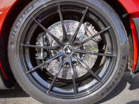 Used 2019 McLaren 600LT RWD image 11