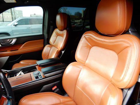 Used 2019 Lincoln Navigator Reserve image 12