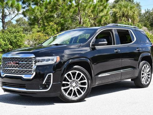 Used 2021 GMC Acadia Denali w/ Denali Technology Package FWD image 2