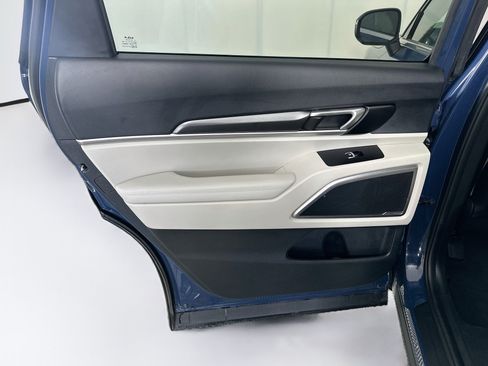 Used 2025 Kia Telluride S FWD image 27